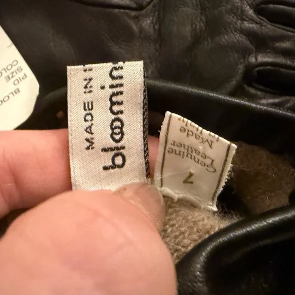 Bloomingdale’s Black Lambskin Gloves Size 7 - Picture 3 of 6